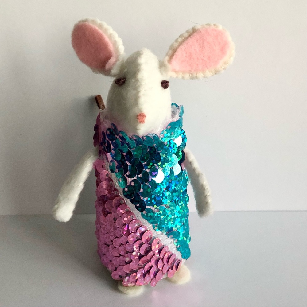 Play Dress Up felt mouse Art Doll hand-sewn sequin dress blue pink sparkle - Picture 2 of 8